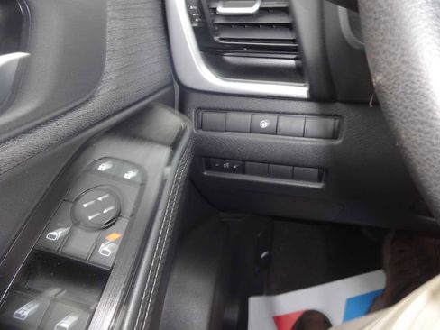 Used 2022 Nissan Rogue SV image 23