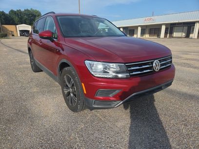Used 2018 Volkswagen Tiguan SE w/ 18" Alloy Wheels Package
