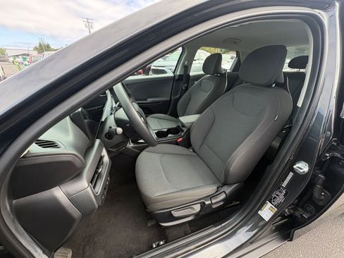 Used 2025 Kia K4 LXS image 36