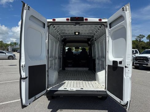 Used 2025 RAM ProMaster 2500 w/ Convenience Group FWD image 15