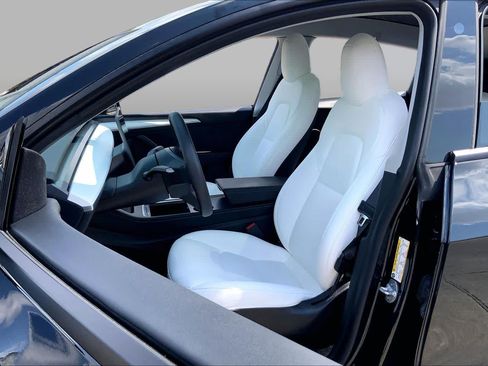 Used 2022 Tesla Model Y Performance AWD/4WD image 7