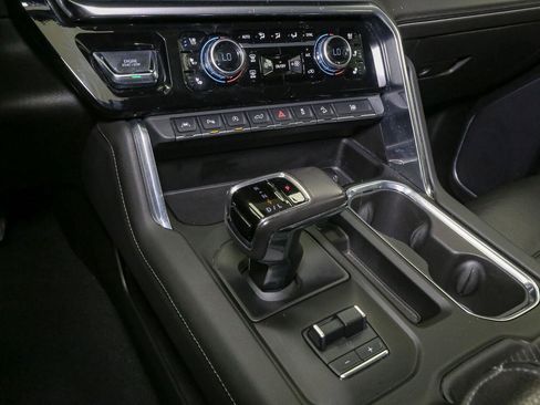Used 2022 GMC Sierra 1500 Denali AWD/4WD image 36