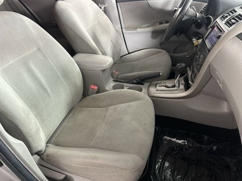 Used 2013 Toyota Corolla LE FWD image 26