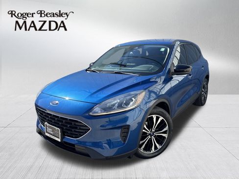 Used 2022 Ford Escape SE w/ SE Sport Appearance Package image 1