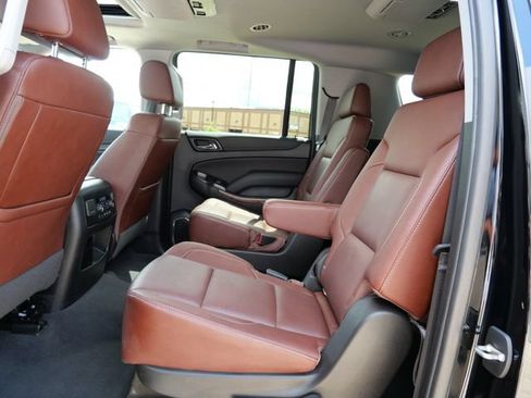 Used 2020 Chevrolet Suburban Premier w/ Premier Plus Edition AWD/4WD image 13