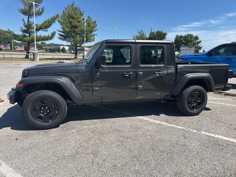 New 2025 Jeep Gladiator Sport image 16