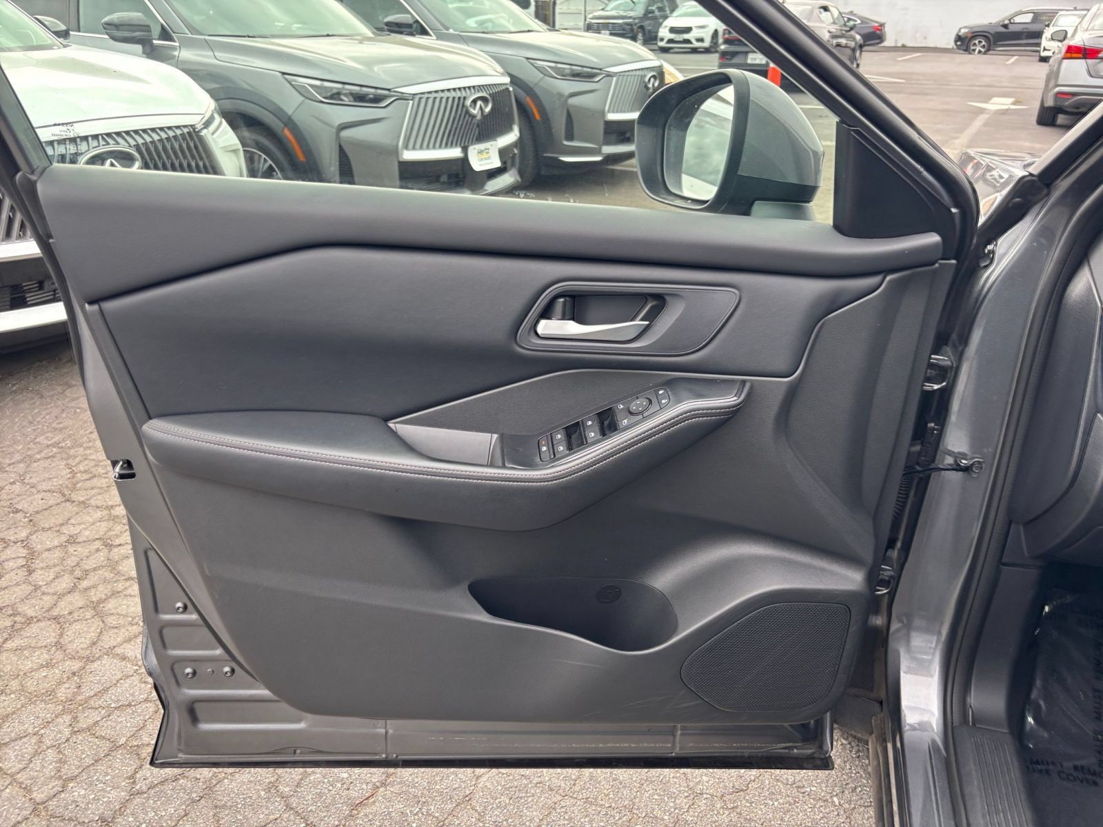 Used 2025 Nissan Rogue SV FWD image 18