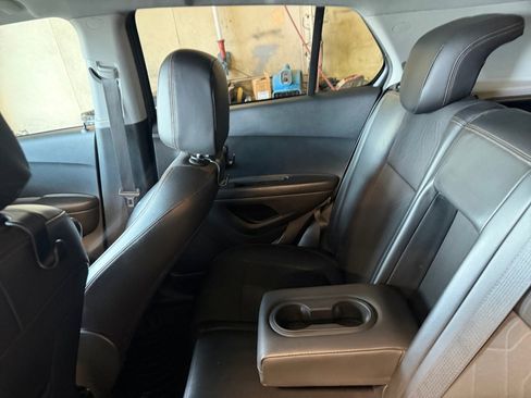 Used 2021 Chevrolet Trax LT FWD image 33