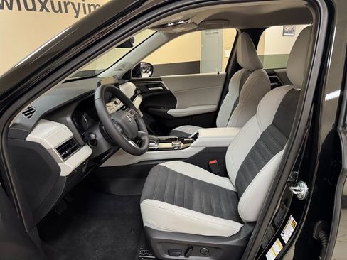 New 2026 Mitsubishi Outlander SE image 8