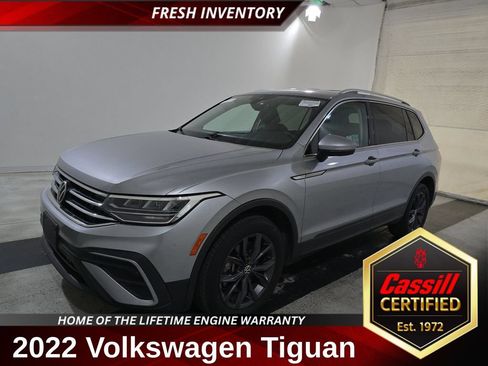 Used 2022 Volkswagen Tiguan SE FWD image 1
