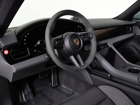 Used 2025 Porsche Taycan 4 Cross Turismo image 4