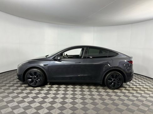 Used 2025 Tesla Model Y Long Range image 8