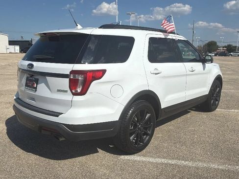 Used 2019 Ford Explorer XLT w/ Equipment Group 202A FWD image 5