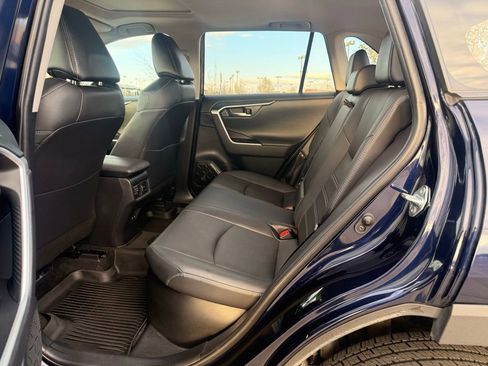 Used 2020 Toyota RAV4 Limited image 27