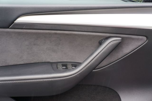Used 2024 Tesla Model Y Long Range AWD/4WD image 17
