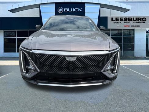 Used 2025 Cadillac Lyriq Luxury w/ LPO, Floor Liner Package AWD/4WD image 2