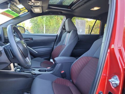 Used 2025 Toyota Corolla Cross AWD Hybrid w/ Moonroof Package image 12