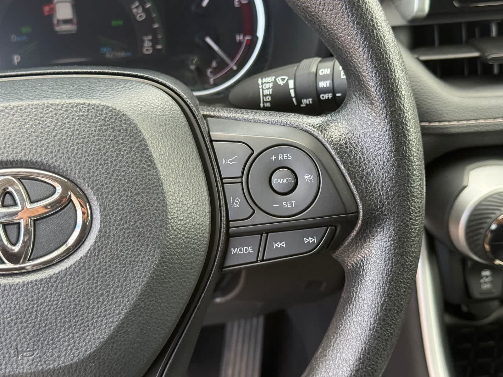 Used 2025 Toyota RAV4 XLE FWD image 18
