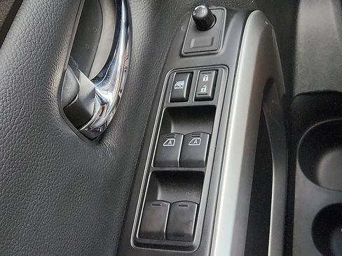 Used 2024 Nissan Titan SV w/ SV Convenience Package AWD/4WD image 21