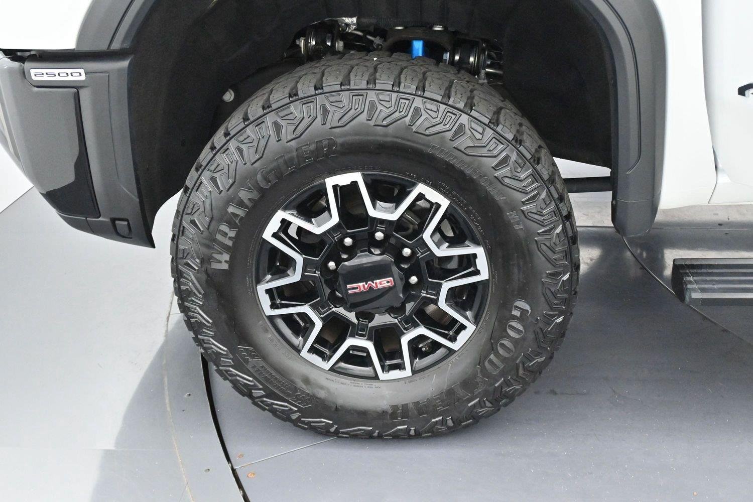 Used 2024 GMC Sierra 2500 AT4X AWD/4WD image 39