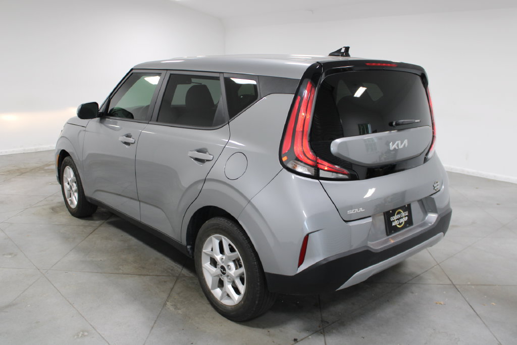 Used 2025 Kia Soul LX w/ LX Technology Package FWD image 7