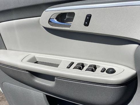 Used 2011 Chevrolet Traverse LT w/ Personal Connectivity Package FWD image 18