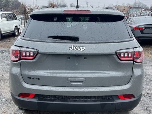 Used 2023 Jeep Compass Latitude image 8