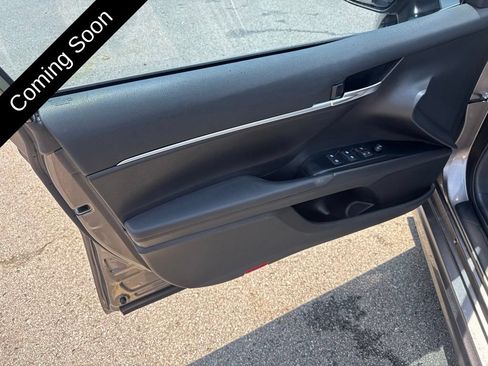 Used 2020 Toyota Camry SE FWD image 10