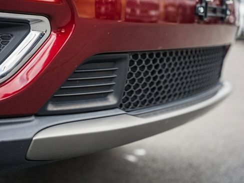 Used 2019 Jeep Cherokee Limited image 16