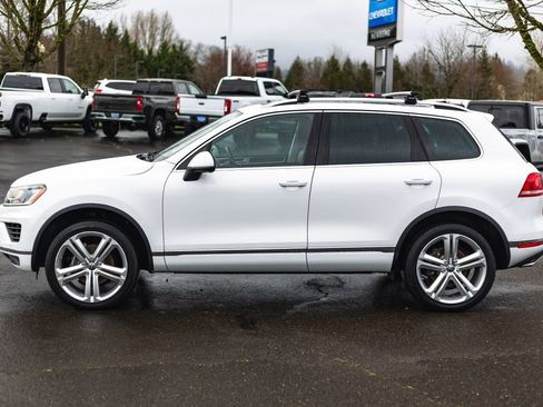 Used 2017 Volkswagen Touareg Executive image 13