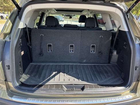 Used 2024 Subaru Ascent Limited w/ Technology Package AWD/4WD image 8