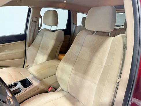 Used 2019 Jeep Grand Cherokee Laredo RWD image 30