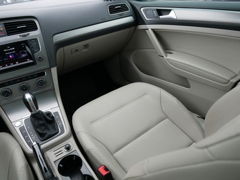 Used 2015 Volkswagen Golf SE image 11