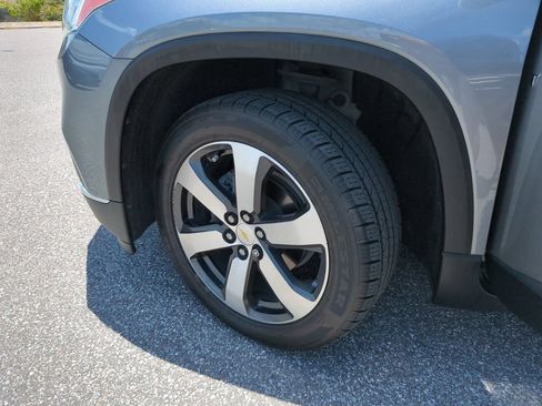 Used 2021 Chevrolet Traverse LT w/ LT Premium Package FWD image 36