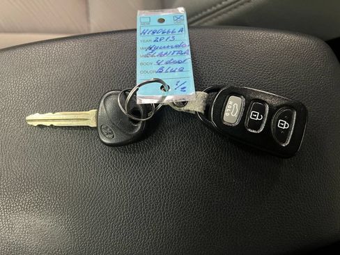 Used 2013 Hyundai Elantra GLS w/ Preferred Pkg FWD image 32