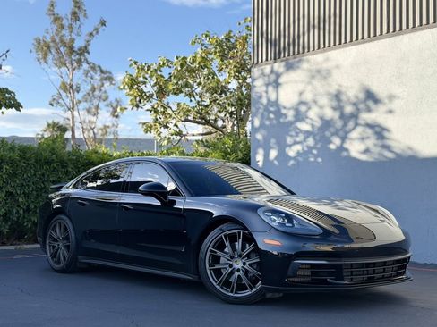 Used 2018 Porsche Panamera 4S image 9
