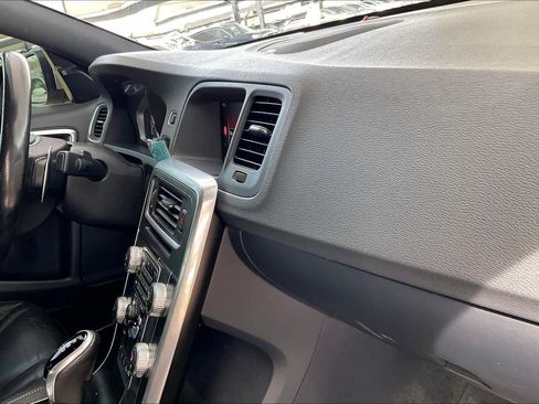 Used 2018 Volvo S60 T6 R-Design Platinum image 18