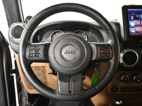Used 2014 Jeep Wrangler Unlimited Sahara w/ Connectivity Group AWD/4WD image 30