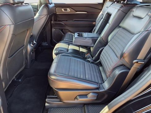 Used 2025 Ford Explorer ST-Line w/ ST-Line Street Pack image 24