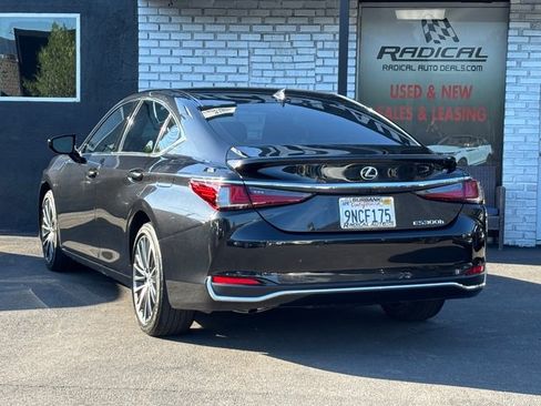 Used 2024 Lexus ES 300h w/ Premium Package FWD image 18
