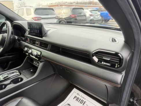 Used 2025 Honda Pilot TrailSport image 32
