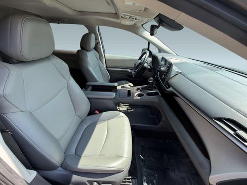 Used 2021 Toyota Sienna XLE FWD image 27