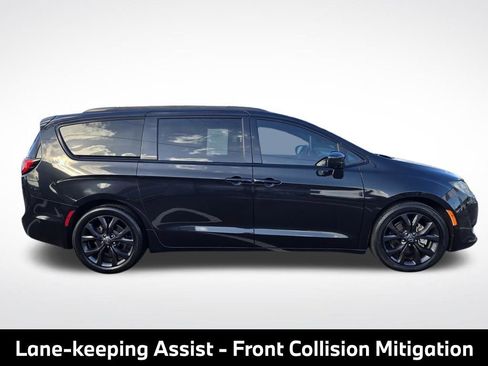 Used 2019 Chrysler Pacifica Touring-L Plus w/ Advanced Safetytec Group FWD image 10