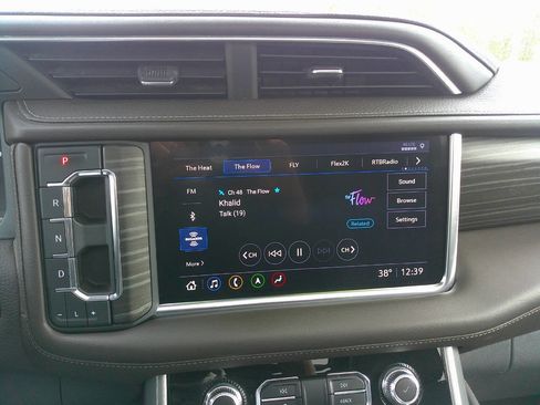 Used 2021 GMC Yukon Denali w/ Denali Premium Package image 25