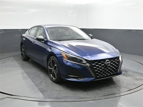 Used 2024 Nissan Altima 2.5 SR w/ SR Premium Package image 22