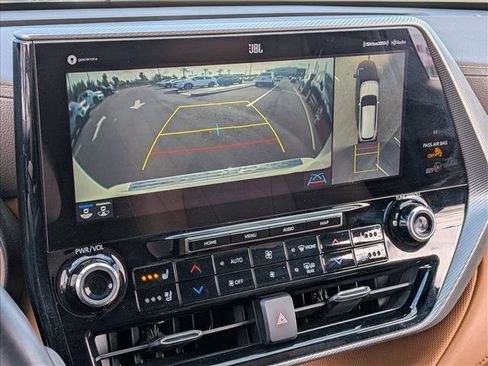 Used 2021 Toyota Highlander Platinum image 13