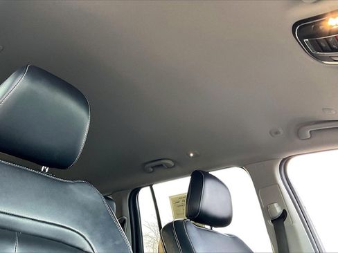 Used 2023 Jeep Grand Cherokee L Limited w/ Black Appearance Package image 22