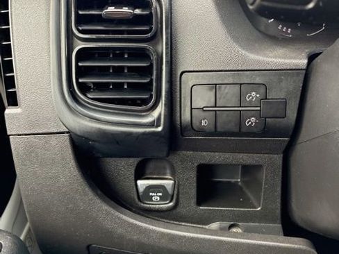 Used 2024 RAM ProMaster 2500 w/ Convenience Group image 15