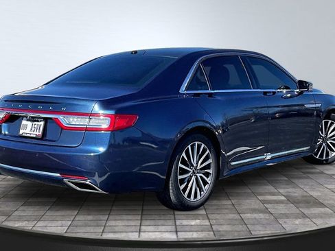 Used 2017 Lincoln Continental Select image 2