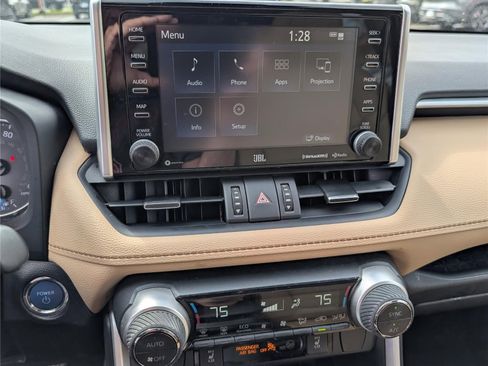 Used 2021 Toyota RAV4 XLE Premium image 27